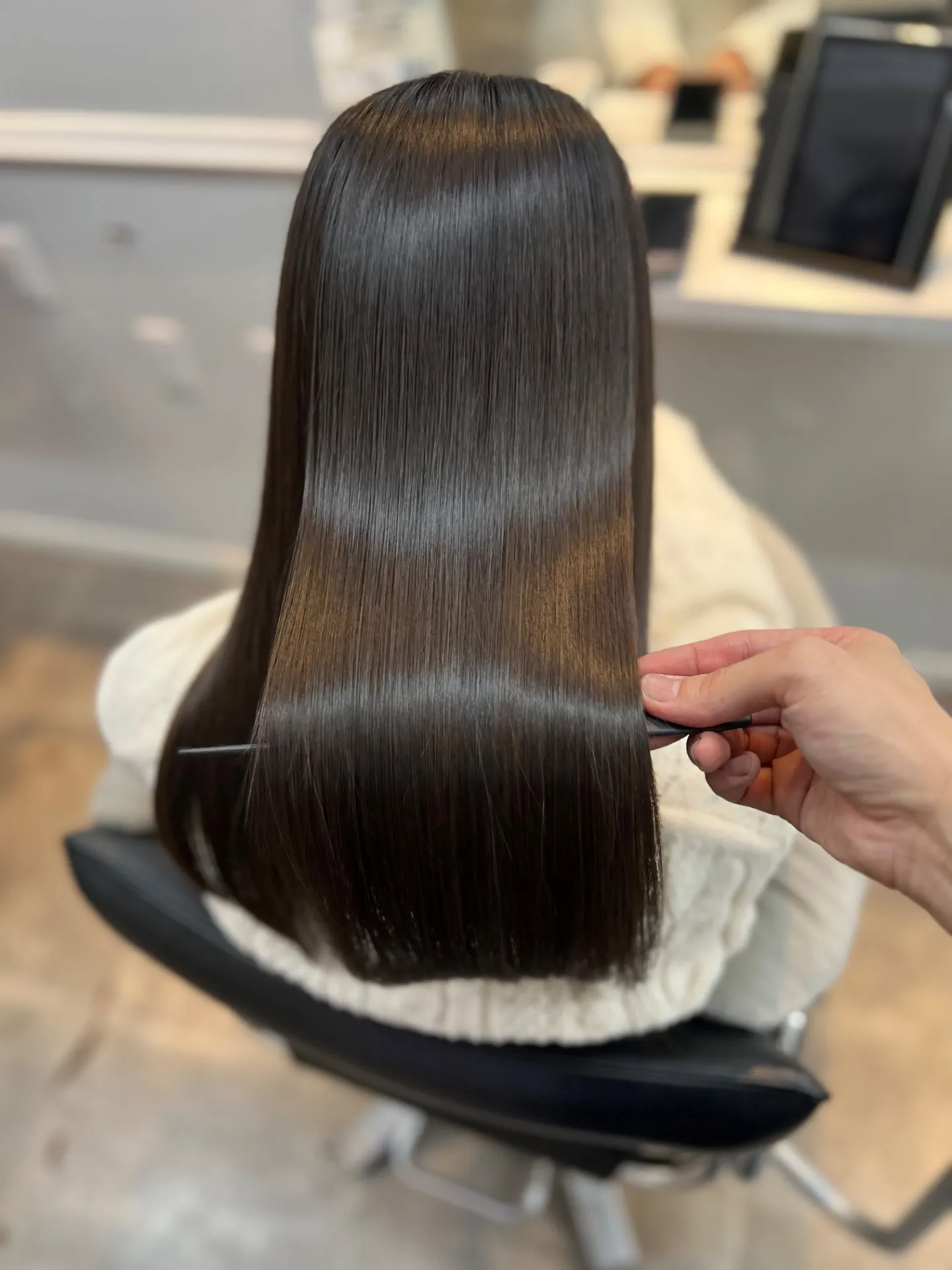 ネオメテオストレートで東京都中央区銀座の縮毛矯正が自然な艶髪へ導く理由